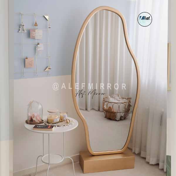 آینه مدل صدف آینه قدی طالیی با پایه چوبی